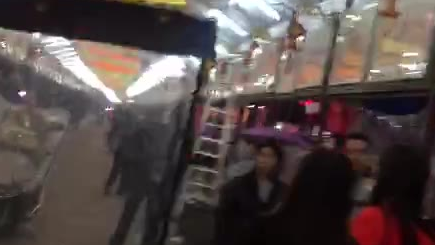 民俗文化街车水马龙